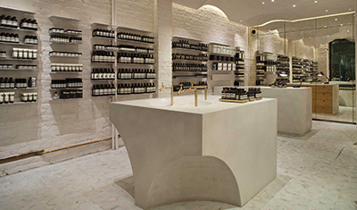 Aesop 在各個城市的店面,皆有與當地文化融合的設計細節。(圖截自Aesop官網)