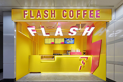 形象大膽潮流的Flash Coffee，定位為科技驅動的潮流新型態連鎖咖啡品牌。（圖截自 Flash Coffee 臉書）