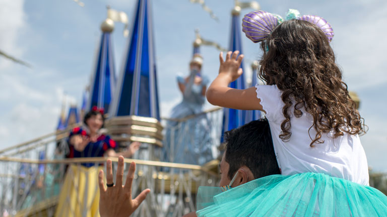 迪士尼樂園提供遊樂景點、表演以及與角色互動的體驗。(圖片來源:Walt Disney Travel Company)